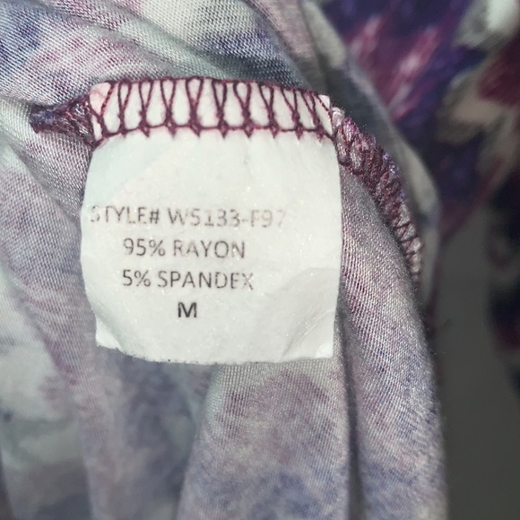 Pixley Purple gray white Pattern V-neck with 1/4 button 1/2 Sleeve blouse Size M - Picture 4 of 5